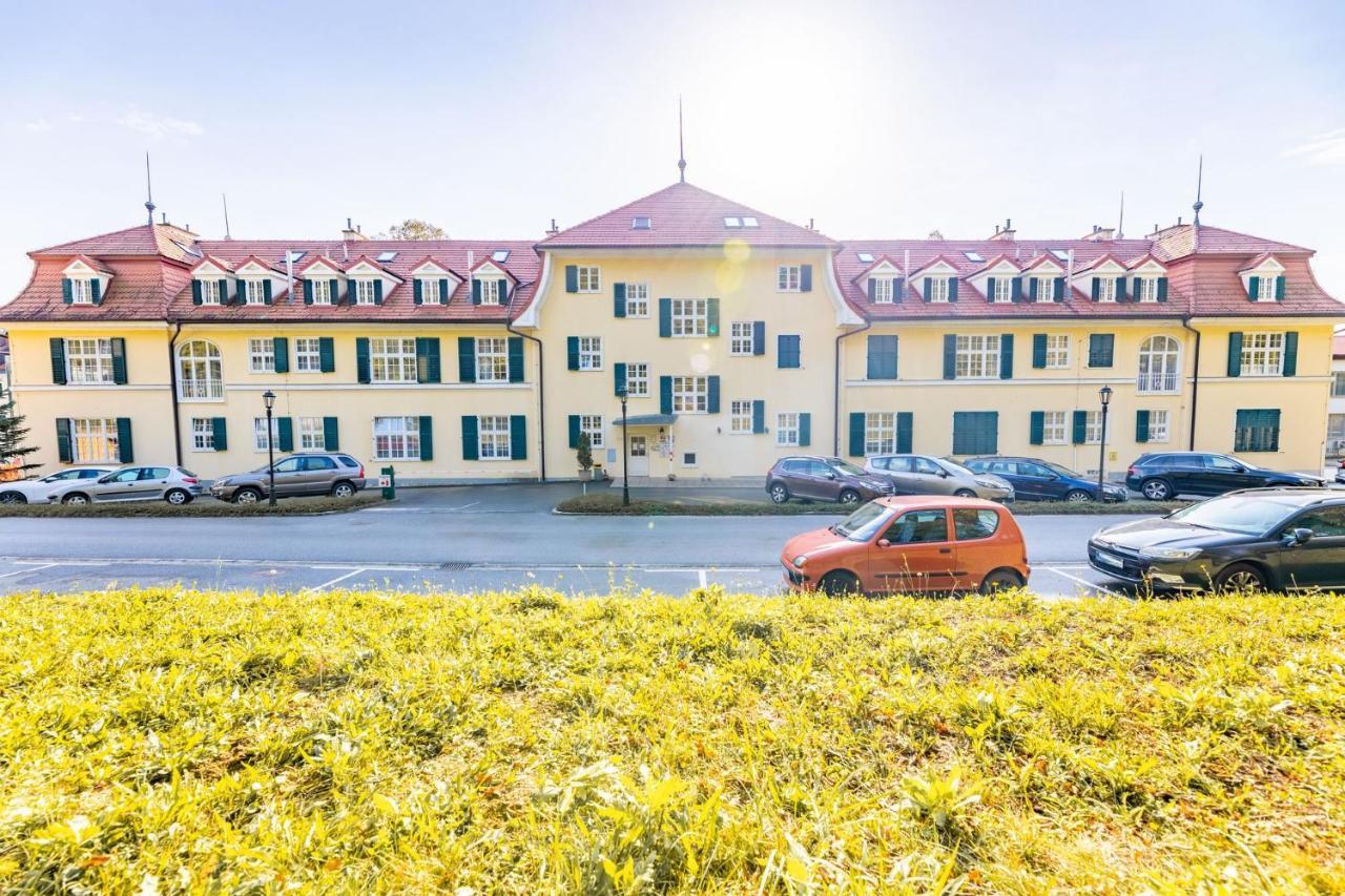 Apartments Vila Golf - Flucher Turizem 로가스카슬라티나 외부 사진