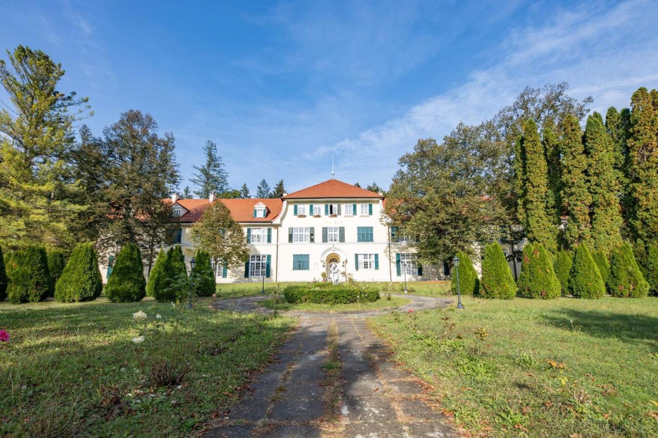 Apartments Vila Golf - Flucher Turizem 로가스카슬라티나 외부 사진